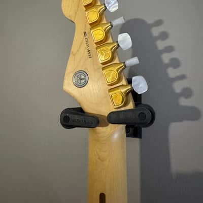 Fender 60th Anniversary Commemorative American Standard Stratocaster with Gold Hardware, Maple Fretboard 2014 - 2-Color Sunburst image 6