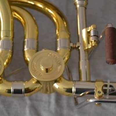 Trombon Bajo Shires Q36YR como nuevo image 6