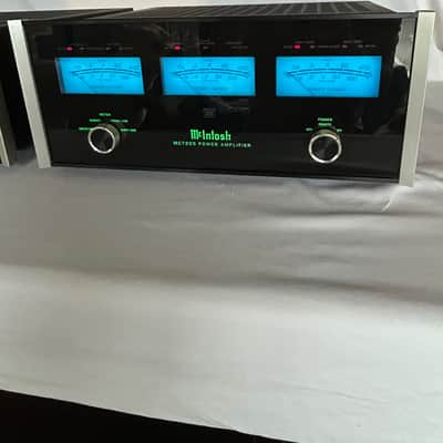McIntosh MC7205 200-Watt 5-Channel Solid State Power Amplifier 1998 - 2001 - Black image 2