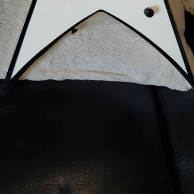 Jackson King V pro 2015-2016 - snow white with black bevels image 3