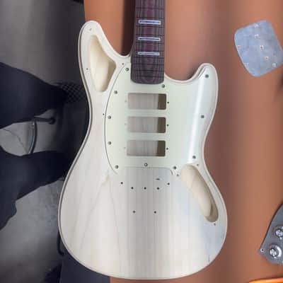 Polo Guitars Jagstang Style DIY Guitar Kit Bild 3