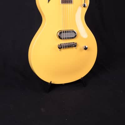 Duesenberg Senior Blonde image 3