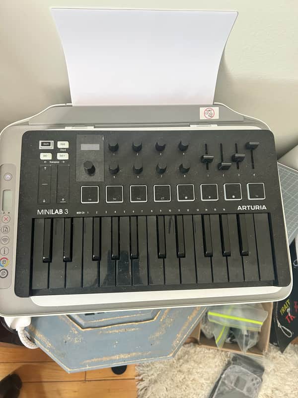 Arturia MiniLab MKIII 25-Key MIDI Controller 2022 - Present - Deep Black image 1