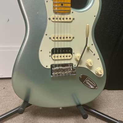 Fender American Professional II Stratocaster HSS with Maple Fretboard - Mystic Surf Green image 2