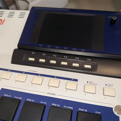 Akai MPC4000 Music Production Center - White image 6