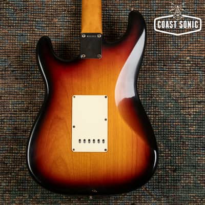 1997 Fender American Vintage Reissue '62 Stratocaster with original case AVRI image 3