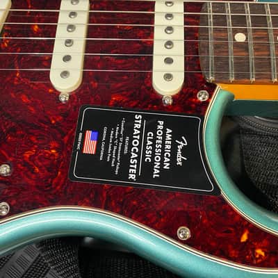 NEW ! Fender  American Professional Classic Stratocaster - Faded Sherwood Green Metallic - 7.5lbs - Authorized Dealer - G05772 image 4