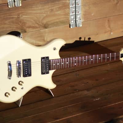 Westone Thunder II - Pearl White image 2