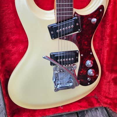 Mosrite Mark I (Ventures) 1965 - Pearl White - Made in USA image 17