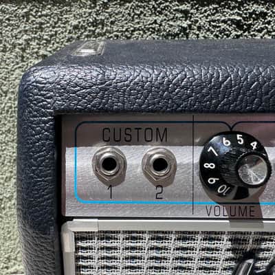 Fender '68 Custom Deluxe Reverb 2-Channel 22-Watt 1x12" Guitar Combo 2013 - Present - Black image 4