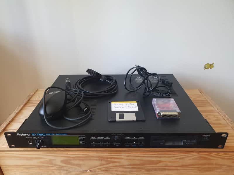 Roland S-760 Digital Sampler /w extras image 1