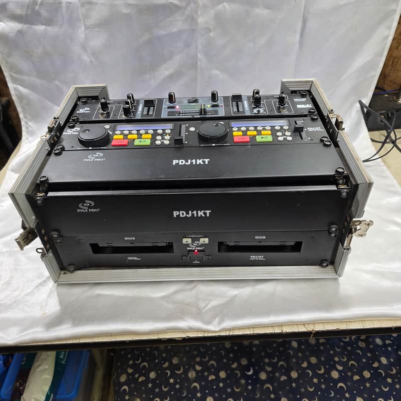 Pyle Pro PDJ1KT Dual CD Player & 2-Channel DJ Mixer in Road Case image 1