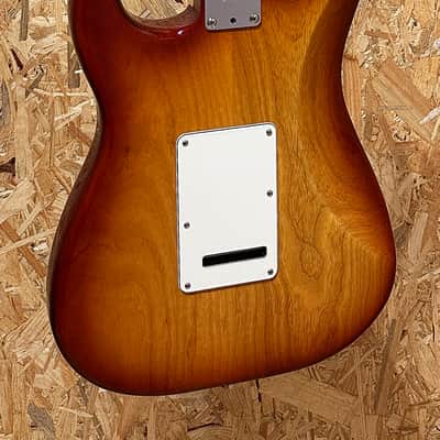 Pre Owned Fender 2018 American Professional Stratocaster - Sienna Sunburst, Maple Inc. Case image 4