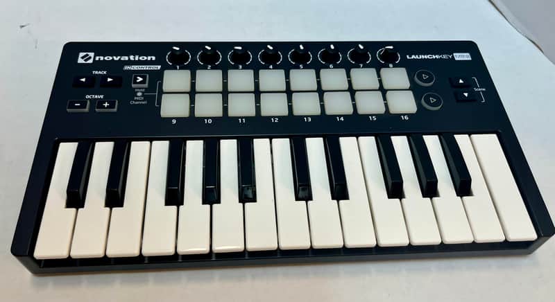 Novation Launchkey Mini MKII MIDI Keyboard Controller 2015 - 2019 - Black image 1