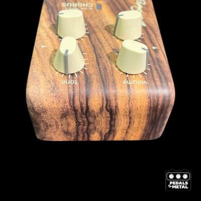 lr baggs chorus - X19295 image 3