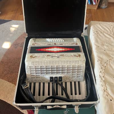 Rosetti Accordion 32 Bass - White Pearl image 8