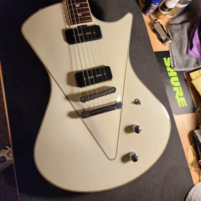 Ernie Ball Music Man Armada | 2014 | White image 9