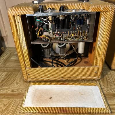 Fender Champ 5F1 Narrow Panel 5-Watt 1x8" Guitar Combo 1958 - 1964 - Tweed image 11