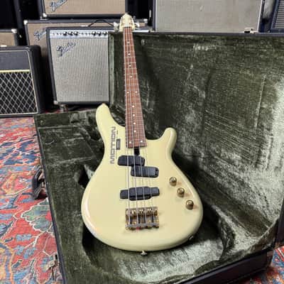 Yamaha Motion Bass MBIII Super Edition Short Scale Bass w/HSC 1980's - Pearl White image 6
