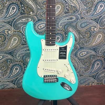 Fender Vintera III Early '60s Stratocaster Seafoam Green w/Gig Bag image 2