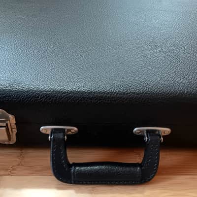 Fender Vintage 1970s G&G Short-Scale Bass Hardshell Case - Fits Fender Mustang / Musicmaster Bass - Excelsior & Cheney Hardware - VERY CLEAN w/ Key image 4