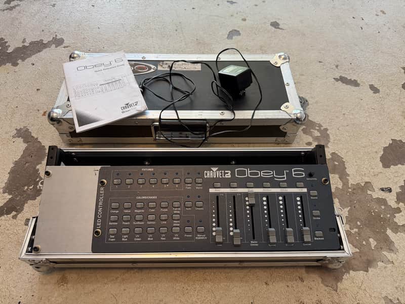 Chauvet DJ Lighting Obey 6 Universal DMX-512 Wash Light Controller & Case image 1