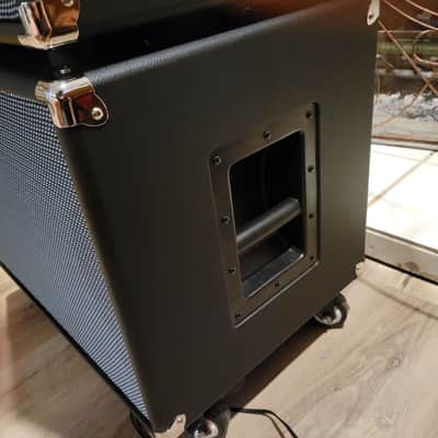 Ampeg SVT-112AV Classic Series 300-Watt 1x12" Bass Speaker Cabinet image 8