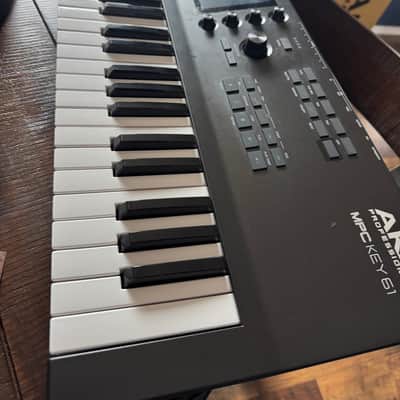 Akai MPC Key 61 and mpc sample like new with boxes and 1000 gig hard drive Standalone Workstation Synthesizer 2022 - Present - Black image 11