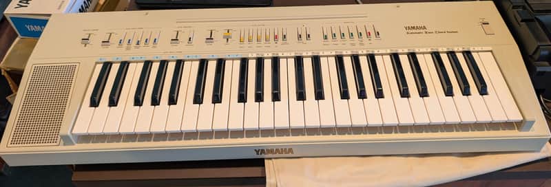 Consignment Yamaha PS-20 keyboard w/cover image 1