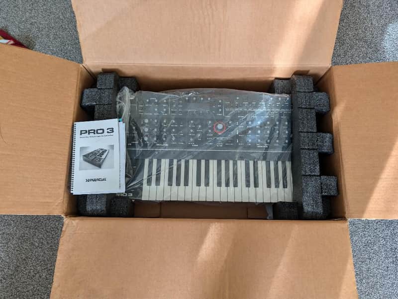 Sequential Pro 3 SE 37-Key 3-Voice Monophonic / Paraphonic Synthesizer 2020 - Present - Black with Wood Sides image 1