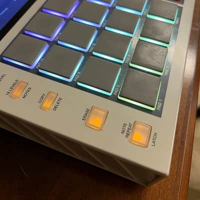 Akai MPC One Standalone MIDI Sequencer Retro Edition 2021 - Present - Grey image 5