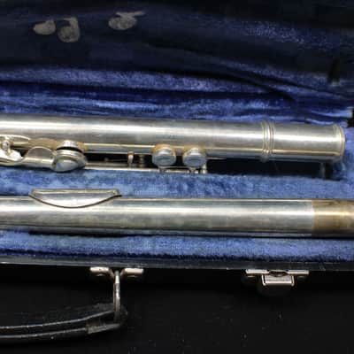 A Bundy ll Silver Plated Flute in it's Original Case 7 F image 4