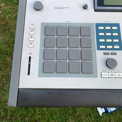 Akai MPC60 Integrated MIDI Sequencer and Drum Sampler 1988 - 1991 - Grey image 7
