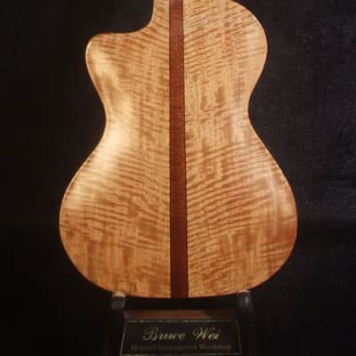 Handmade ArchBack Tenor Ukulele, Solid Quilted Maple, Leaf decor, Soft-bag, Bruce Wei UCK17-2003 image 7