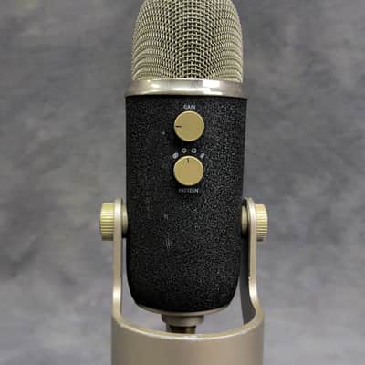 Blue Yeti Pro USB/XLR Condenser Microphone with Stand & Dual XLR Breakout Cable image 5