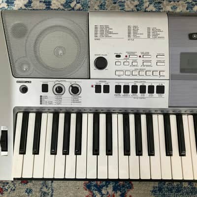 Used Yamaha PSR E413 KEYBOARD 61-key image 2