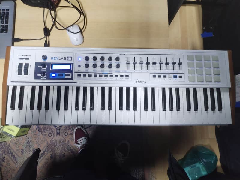 Arturia KeyLab 61 MIDI Controller 2013 - 2017 - White image 1