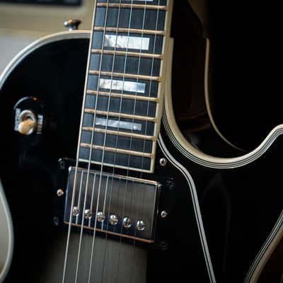 Gibson Custom Shop Les Paul Custom – 2011 – Silverburst – Near Mint Condition – w/ Original Hardcase, COA & Case Candy image 6