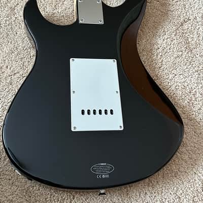 Yamaha Electric Guitar Package - Black image 3