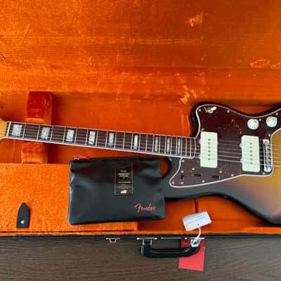 Fender American Vintage II '66 Jazzmaster 2022 - Present - 3-Color Sunburst image 2