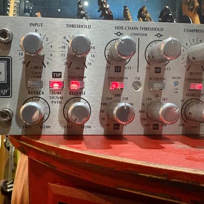 Modded Avalon VT-747SP Stereo Compressor & EQ image 3
