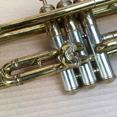 Frank Holton & Co professional trumpet / serial number  33765 /   +- 1917 made in Chicago USA floral engraving ! image 3