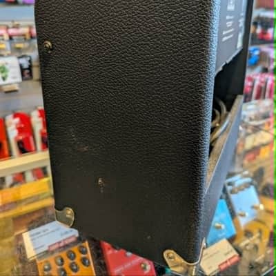 Fender Champion 110 2-Channel 25-Watt 1x10" Solid State Guitar Combo 1993 - 1999 - Black Bild 4