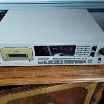 Sony PCM2800   professional DAT recorder in very good condition, serviced - 1980's image 2