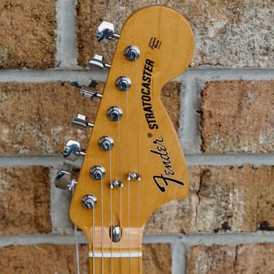 Fender Vintera II '70s Stratocaster Maple Fingerboard 3-Color Sunburst image 3