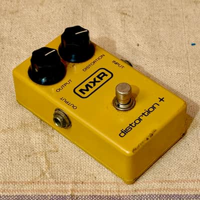 MXR Distortion + Plus 1980 - Block Logo-Yellow image 4