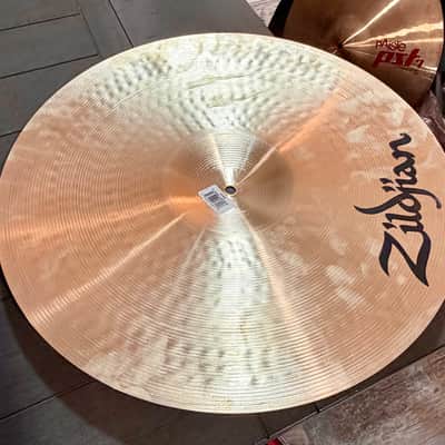 Zildjian 18" A Concert Stage Orchestral Cymbals (Pair) 2010s - Traditional image 6