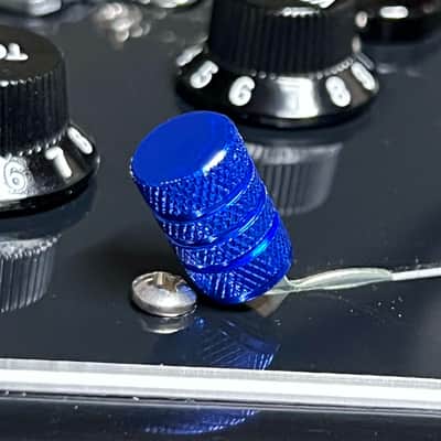 Kinnatone BLUE KNURLED Aluminum Switch Tip for 3 or 5 way Black image 1