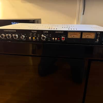 API 2500 Stereo Bus Compressor 2020 - Present - Black image 3
