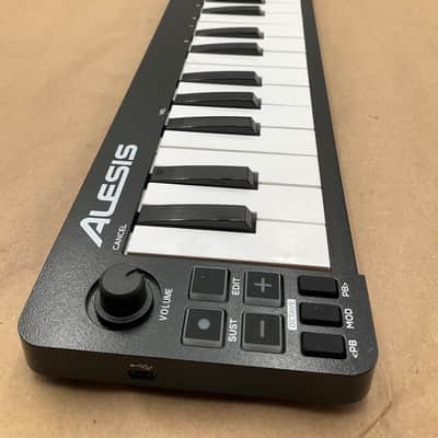 Alesis Qmini Compact 32-Key USB-MIDI Controller 2021 - Black image 3